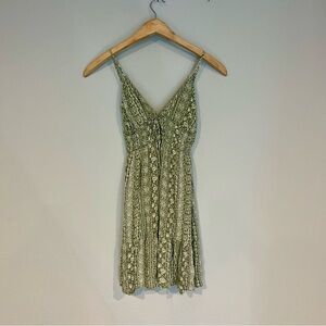 Streetwear Society Woman’s Green flowy midi bohemian v-neck dress size Small